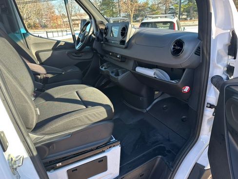 Used 2022 Mercedes-Benz Sprinter 2500 image 19