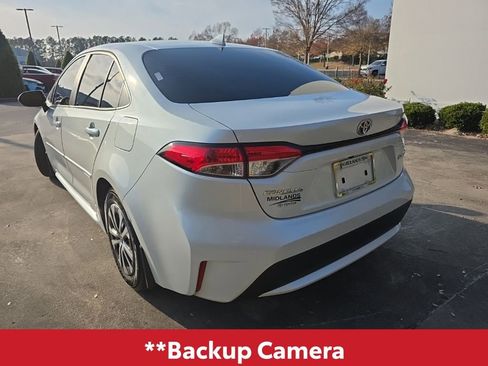 Used 2022 Toyota Corolla LE image 4