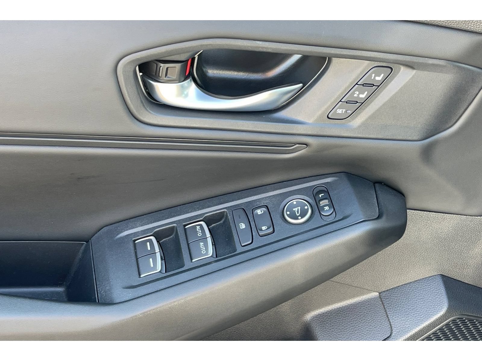 Used 2025 Honda Accord EX-L image 12
