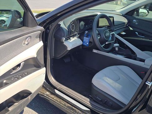 New 2026 Hyundai Elantra Limited FWD image 9