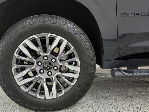Used 2025 Chevrolet Suburban Z71 AWD/4WD image 37