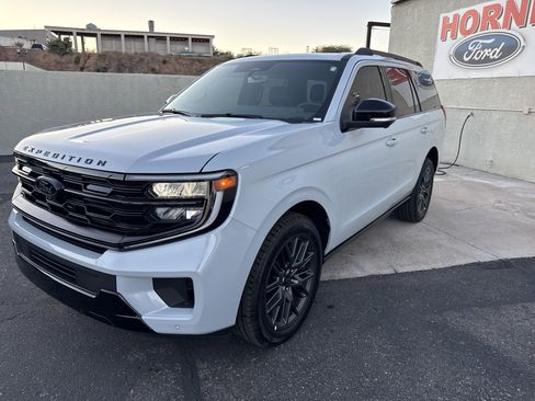 New 2025 Ford Expedition Platinum w/ Stealth Performance Package image 3