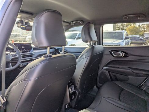 New 2026 Jeep Compass Latitude image 9