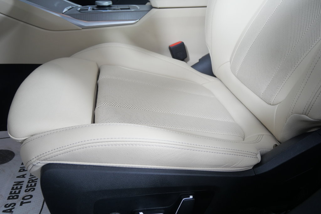 Certified 2025 BMW i4 eDrive40 w/ Premium Package RWD image 11