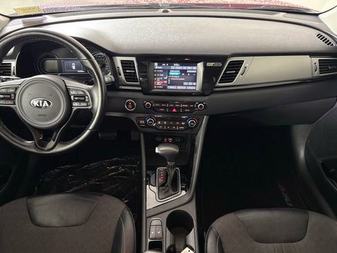 Used 2017 Kia Niro EX image 33