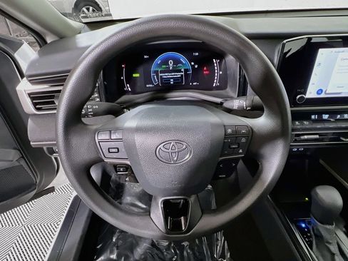 Used 2025 Toyota Camry LE FWD image 10