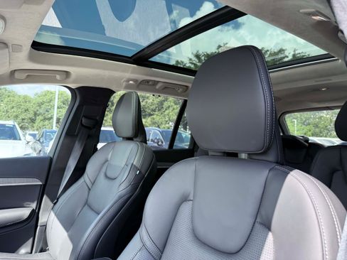 Certified 2025 Volvo XC90 T8 Ultra w/ Lounge Package AWD/4WD image 10