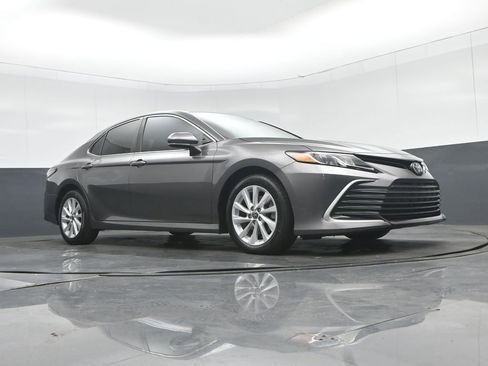 Used 2021 Toyota Camry LE FWD image 49