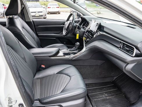 Used 2021 Toyota Camry SE FWD image 18