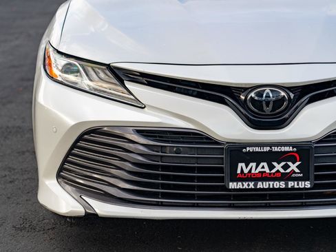 Used 2018 Toyota Camry XLE image 5