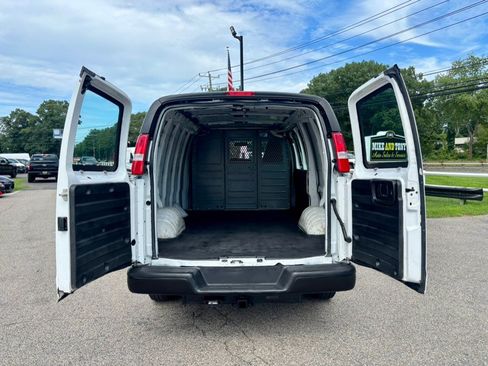 Used 2022 Chevrolet Express 2500 w/ Driver Convenience Package RWD image 29