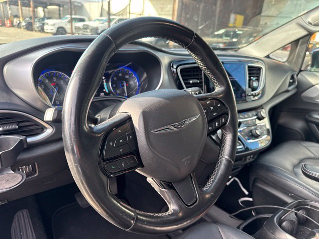 Used 2019 Chrysler Pacifica Touring-L Plus w/ Advanced Safetytec Group FWD image 10