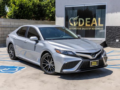 Used 2024 Toyota Camry SE FWD image 2