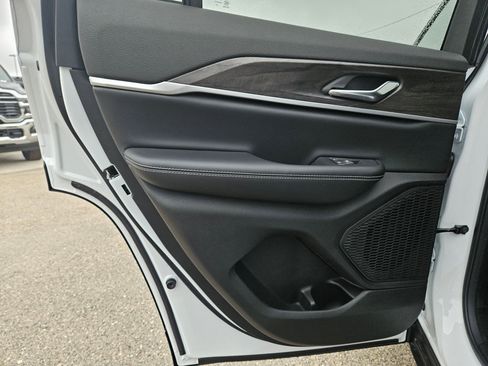 New 2025 Jeep Grand Cherokee Limited image 14