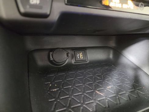 Used 2025 Toyota RAV4 XLE AWD/4WD image 25