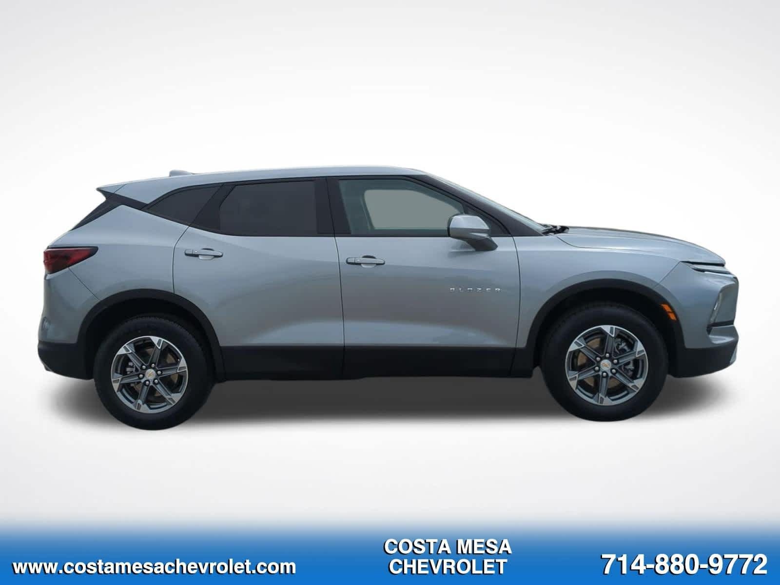 Used 2025 Chevrolet Blazer LT FWD image 4