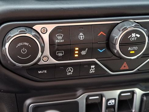 Used 2020 Jeep Wrangler Unlimited Sahara w/ Dual Top Group AWD/4WD image 20