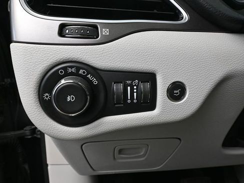 Used 2019 Jeep Cherokee Limited w/ Trailer Tow Group image 32