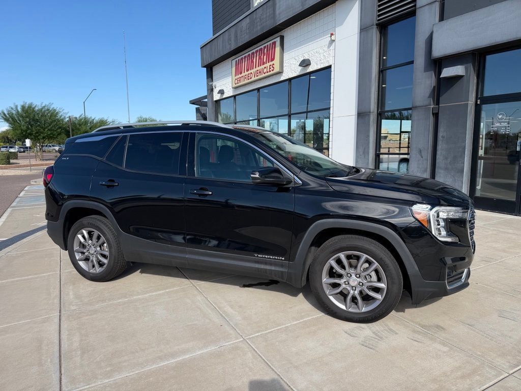Used 2024 GMC Terrain SLT FWD image 3