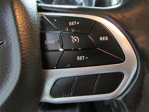 Used 2020 Chrysler 300 Touring image 24