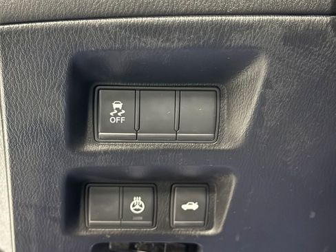 Used 2018 INFINITI Q70 Luxe image 25