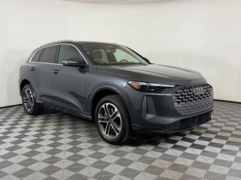 Certified 2025 Audi Q5 Premium image 7