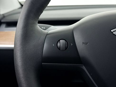 Used 2023 Tesla Model Y AWD image 37