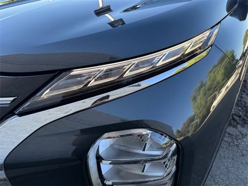 New 2025 Mitsubishi Outlander SEL image 32