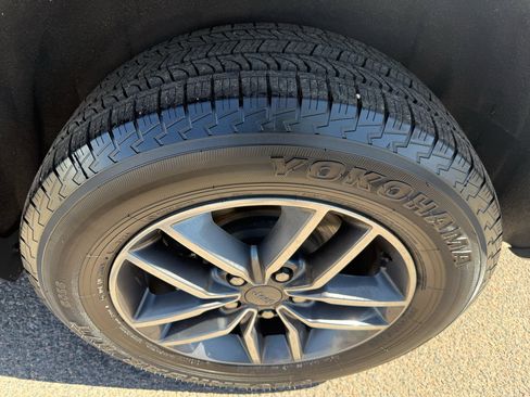 Used 2020 Jeep Grand Cherokee Limited w/ Luxury Group II image 36