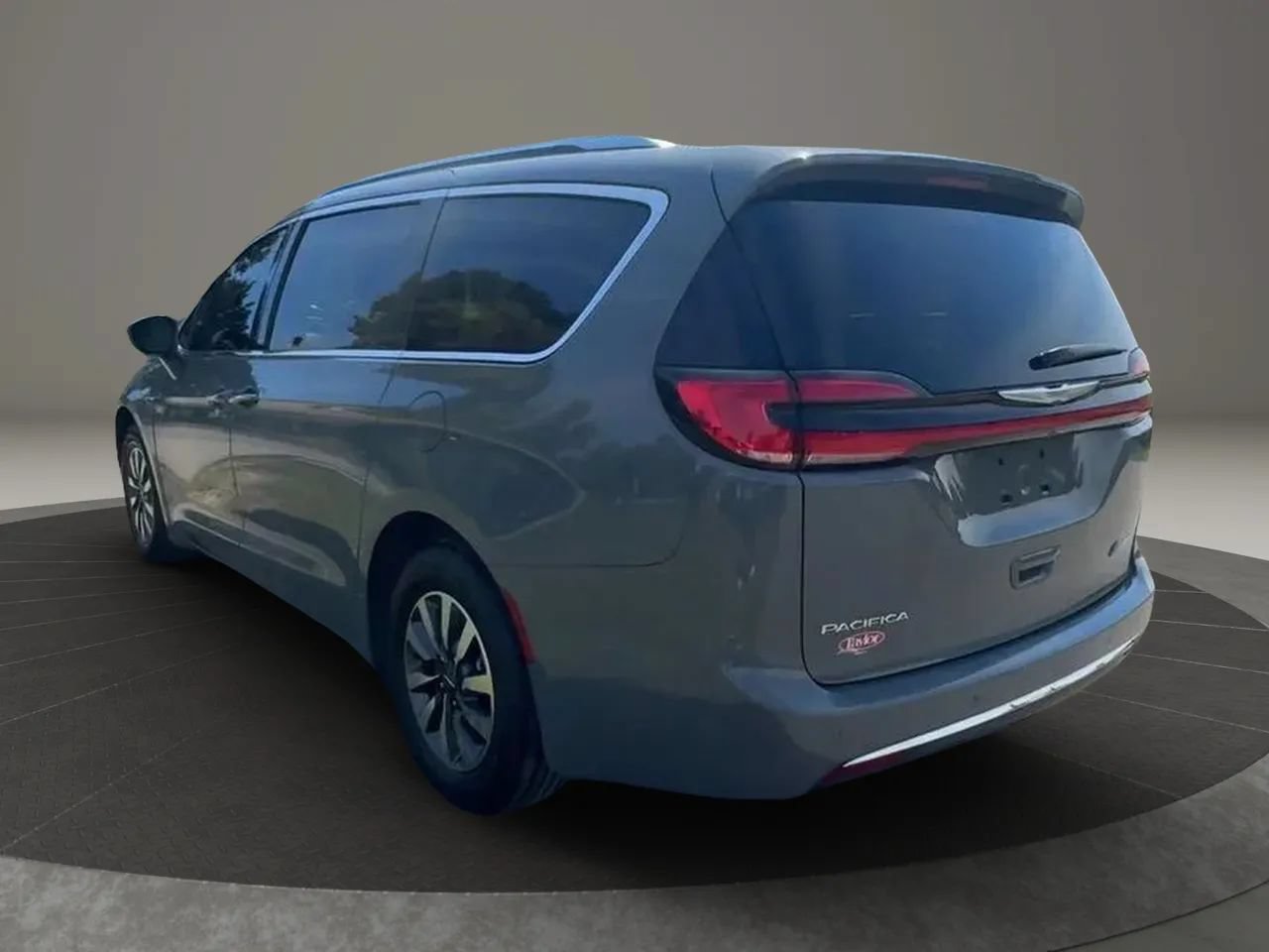 Used 2021 Chrysler Pacifica Touring-L FWD image 4