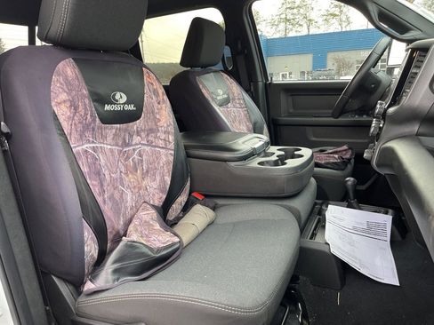 Used 2024 RAM 2500 Tradesman w/ Chrome Appearance Group image 11