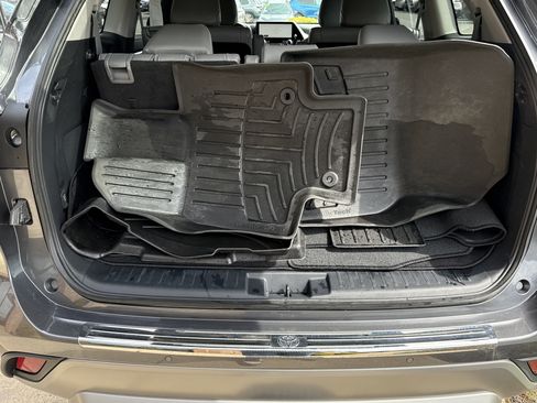 Used 2023 Toyota Highlander Platinum image 5