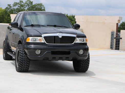 Used 2002 Lincoln Blackwood RWD image 13