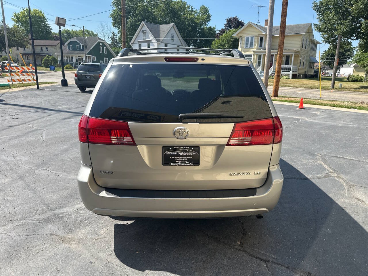 Used 2004 Toyota Sienna LE w/ LE Pkg 7 FWD image 3