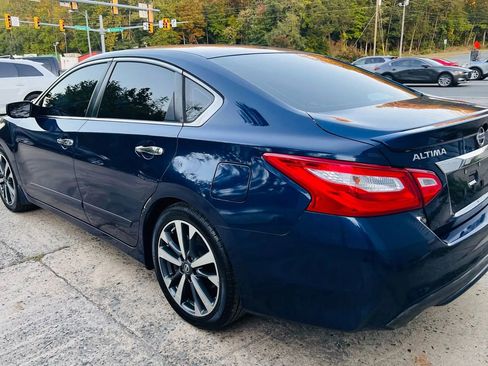 Used 2016 Nissan Altima 2.5 SR w/ LED Appearance Package image 8
