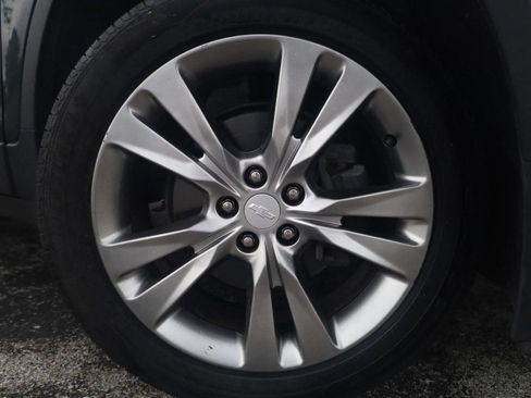 Used 2020 Chevrolet Trax LT w/ Sun & Sound Package FWD image 2