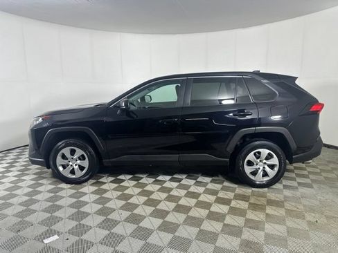 Used 2022 Toyota RAV4 LE AWD/4WD image 4