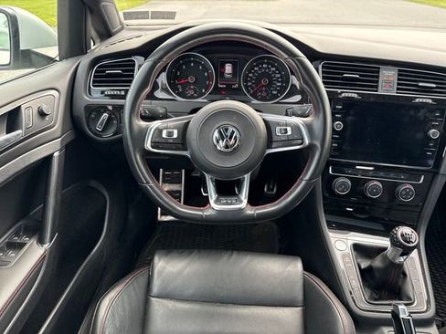 Used 2018 Volkswagen GTI SE FWD image 17