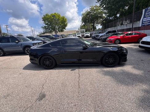 Used 2018 Ford Mustang GT RWD image 6