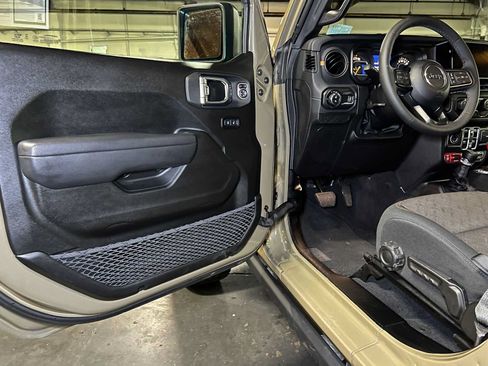 Used 2026 Jeep Gladiator Mojave AWD/4WD image 19