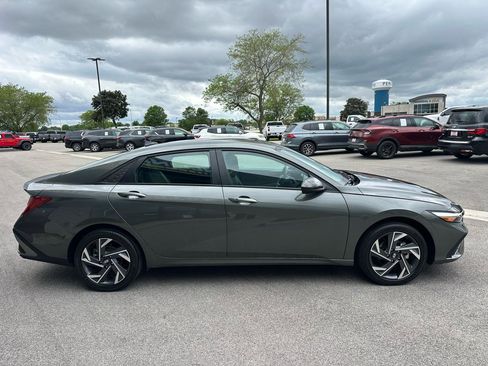 Used 2025 Hyundai Elantra SEL w/ Cargo Package FWD image 8
