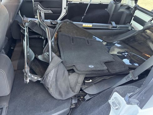 Used 2015 Jeep Wrangler Unlimited Sahara w/ Connectivity Group image 15