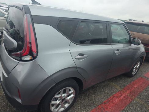 Used 2025 Kia Soul LX w/ LX Technology Package FWD image 9