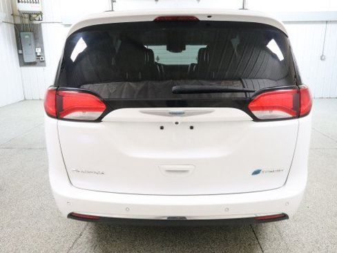 Used 2018 Chrysler Pacifica Touring-L FWD image 8