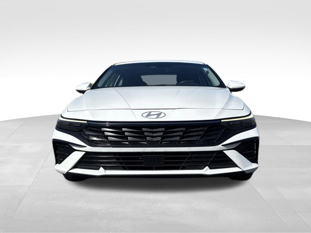 Used 2025 Hyundai Elantra SEL FWD image 2