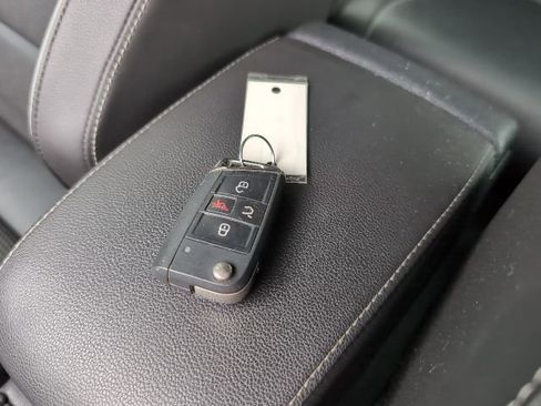 Used 2018 Volkswagen Golf R 4-Door image 28