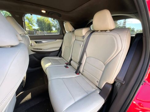Used 2019 INFINITI QX50 Essential w/ Sensory Package AWD/4WD image 5