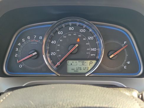 Used 2015 Toyota RAV4 Limited image 29