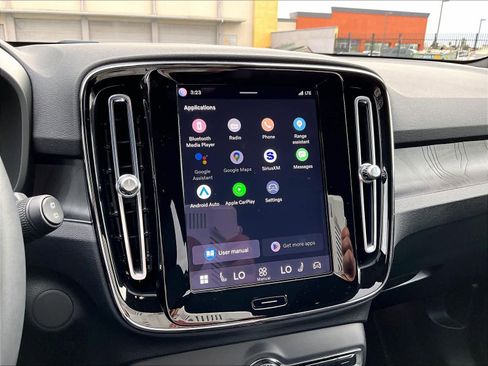 Used 2023 Volvo XC40 Recharge Plus image 36