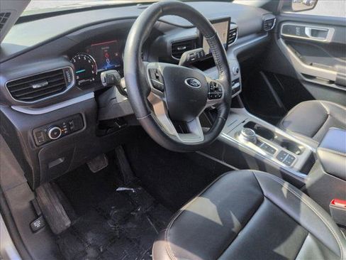 Used 2024 Ford Explorer XLT w/ Equipment Group 202A image 10